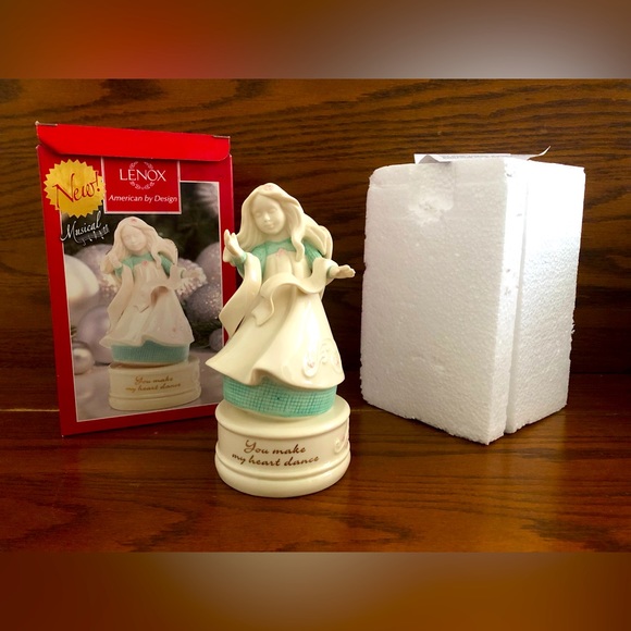 Lenox Musical Angel - Picture 1 of 8
